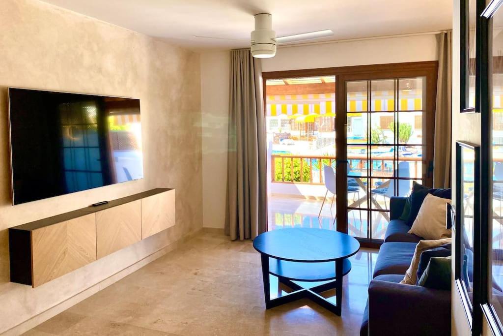 Stylish & Modern 1 Bedroom Suite On Frontline Of Playa Del Duque أذيخي المظهر الخارجي الصورة