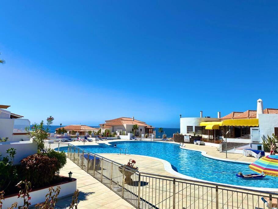 Stylish & Modern 1 Bedroom Suite On Frontline Of Playa Del Duque أذيخي المظهر الخارجي الصورة