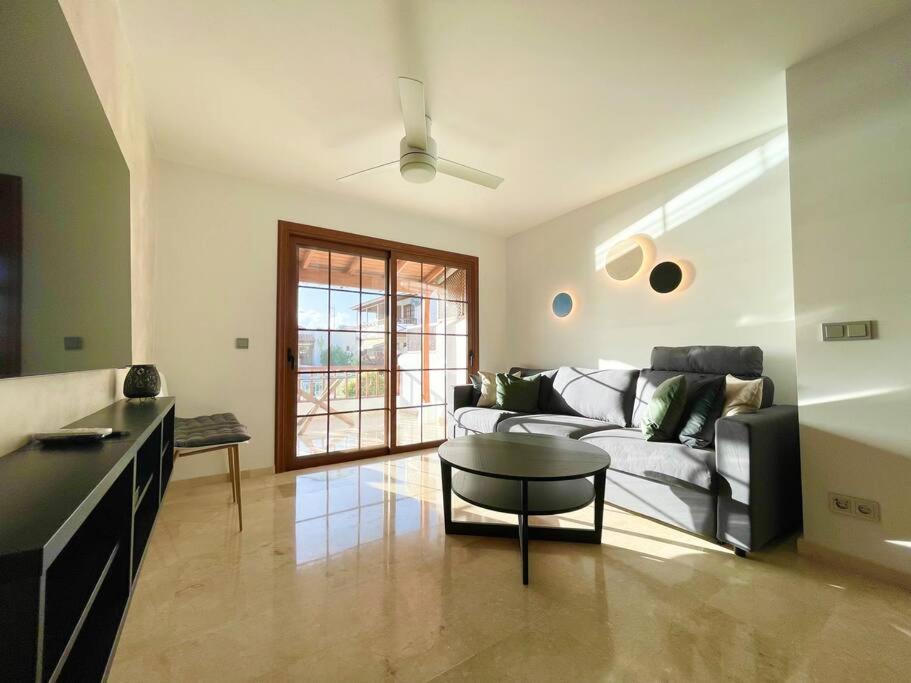 Stylish & Modern 1 Bedroom Suite On Frontline Of Playa Del Duque أذيخي المظهر الخارجي الصورة